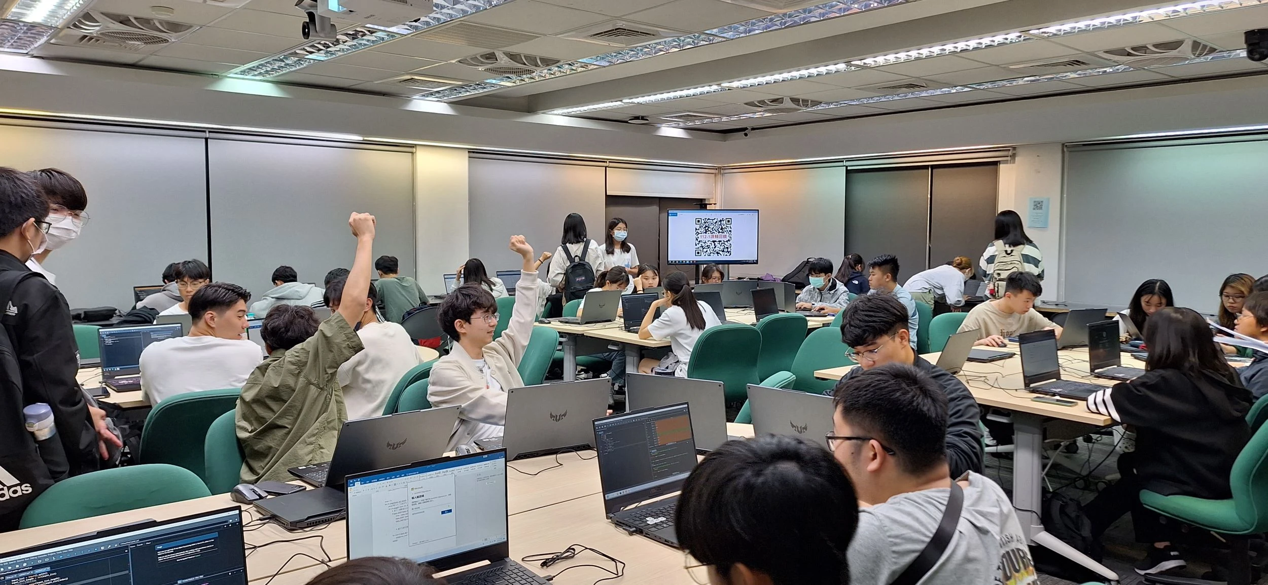 從基礎到跨域：打造資訊教學的多元藍圖